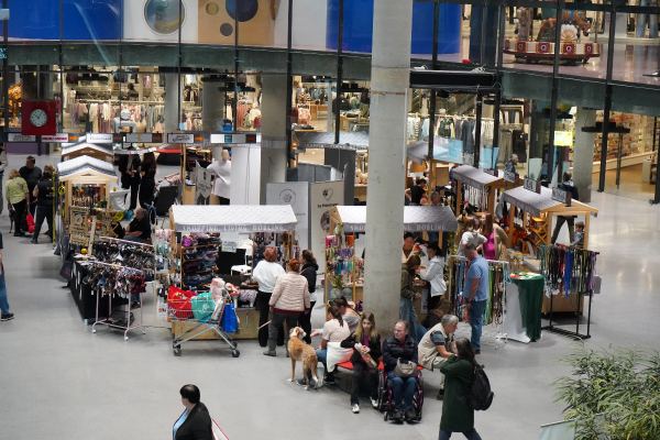 Hundemarkt Welthundetag im Q19 Einkaufszentrum – Foto 1